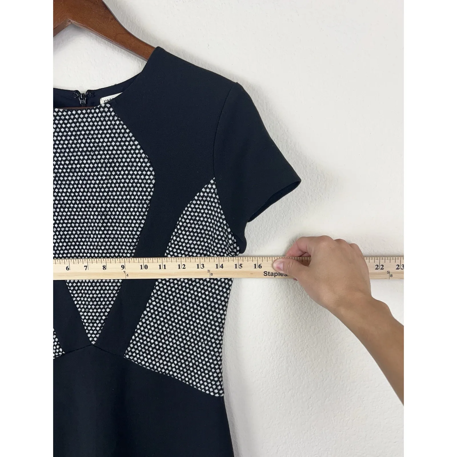 L’AGENCE Black Sheath Dress Size 6 Geometric Panel Bodycon Short Sleeve Zip Back - Image 11