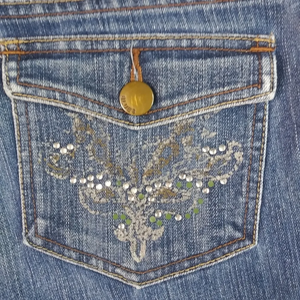 Baccini 12P 28 Jeweled Flap Button Pocket Jeans - Image 4