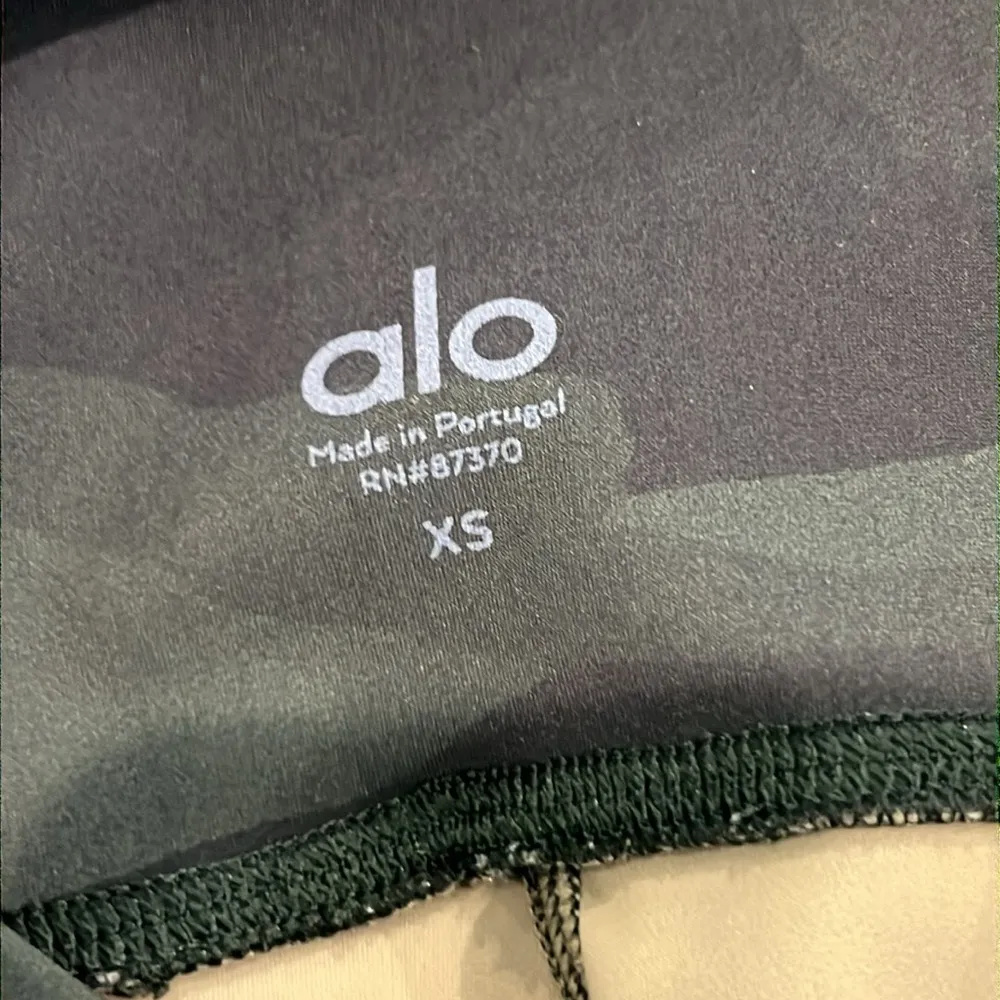 ALO Yoga High Waist Vapor Bike Short Hunter Camouflage XSmall XS Biker Shorts - Image 4