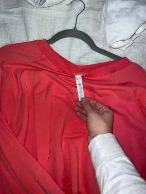 Alo Yoga Cropped Crewneck - Image 3