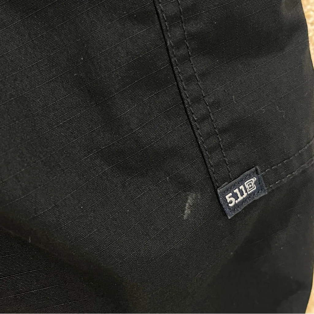 Imperfect 5.11 Tactical capri pants black cargo pants size 18 regular pockets - Image 9