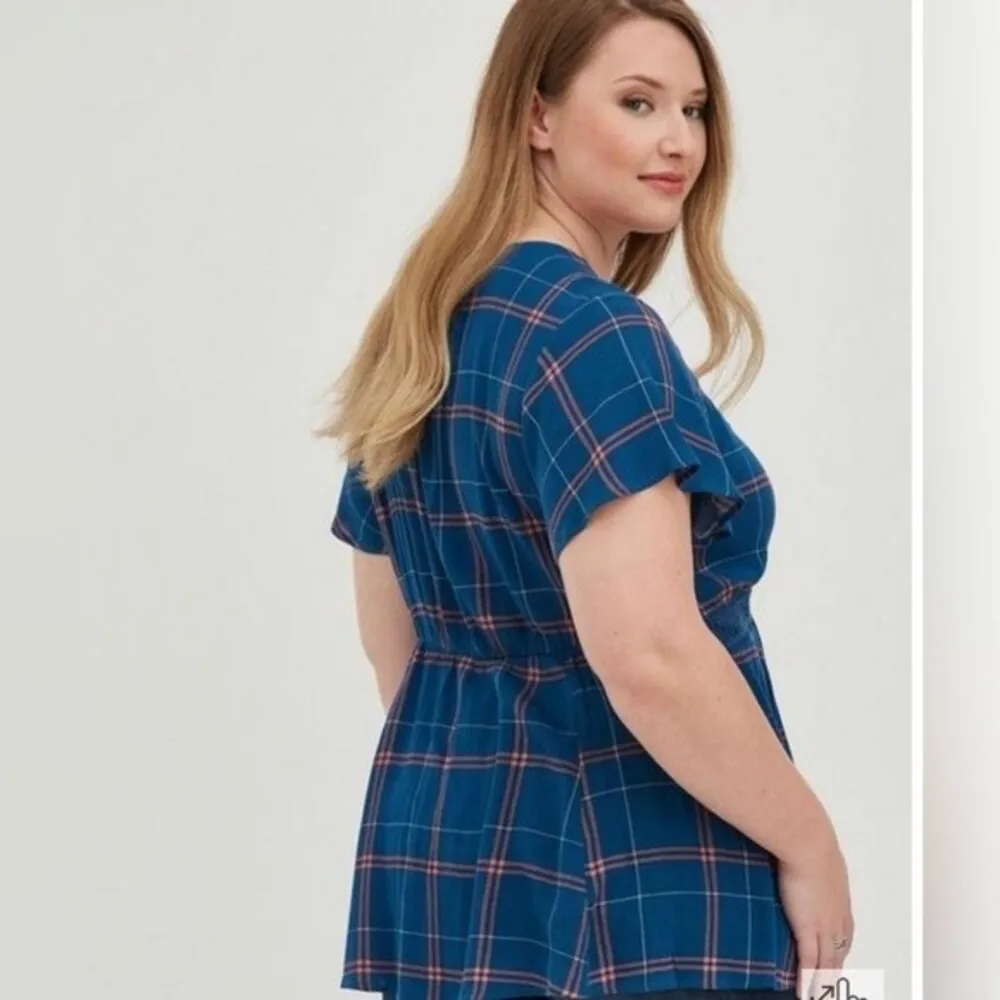 Torrid Babydoll Crinkle Plaid Crochet Inset Lace-Up Top size 0 (large) - Image 4