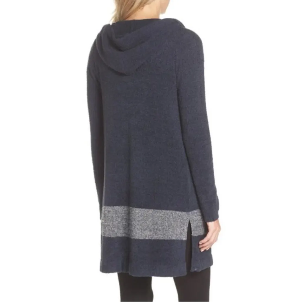 Barefoot Dreams Cozychic Coastal Hooded
Cardigan size large/Xlarge in Blue - Image 2