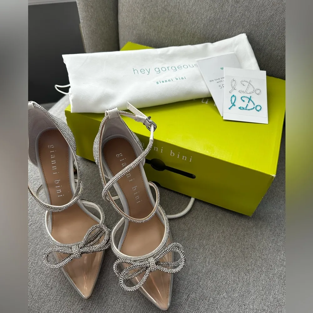 : Bridal Collection Ezlynn Rhinestone Embellished Bow Vinyl Toe Pump - Image 4