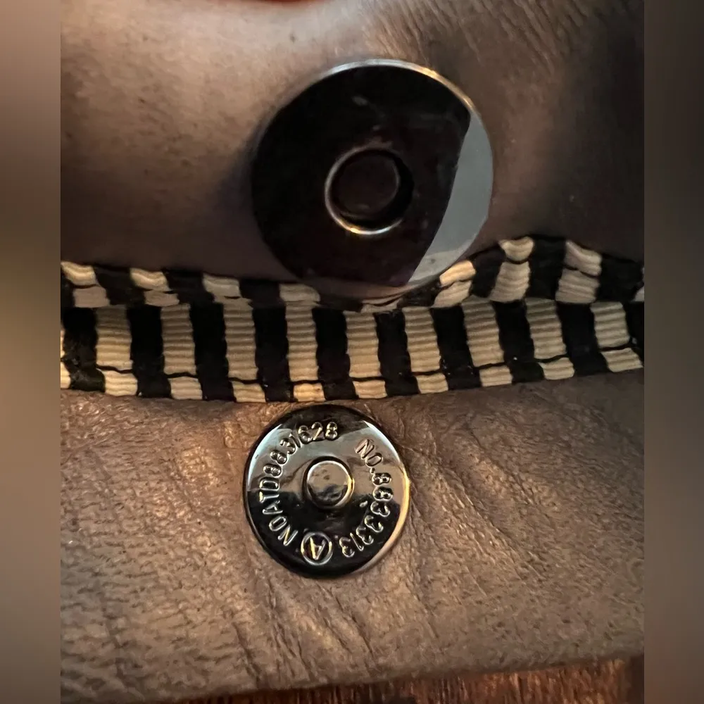 L.A.M.B. | ladies Gwen Stefani designer hobo handbag. - Image 11