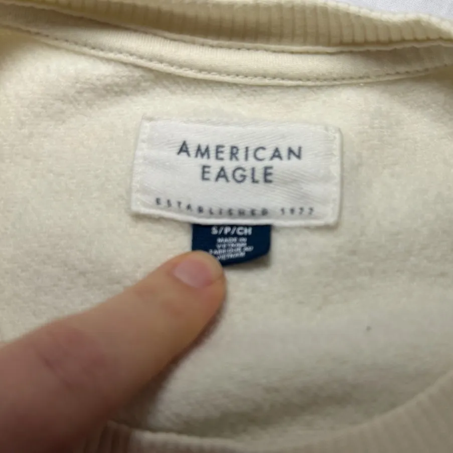 AE Winter Design Sweatshirt NWOT - Image 4