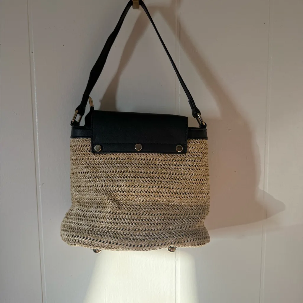 Stylish Black and Tan Women's Bag - Image 2