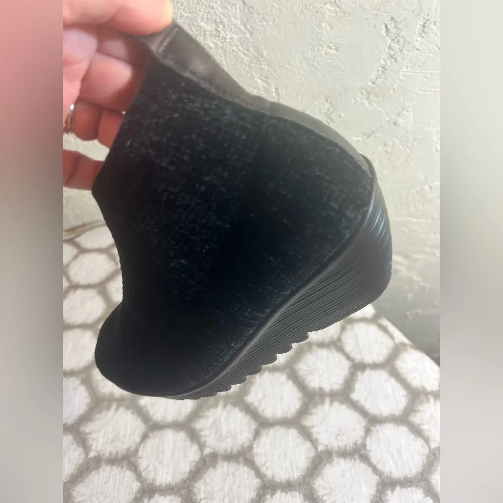 Bernie Mev Black Women's Ankle Boots, chenille warm and great for cooler weather Size 7 - Image 4