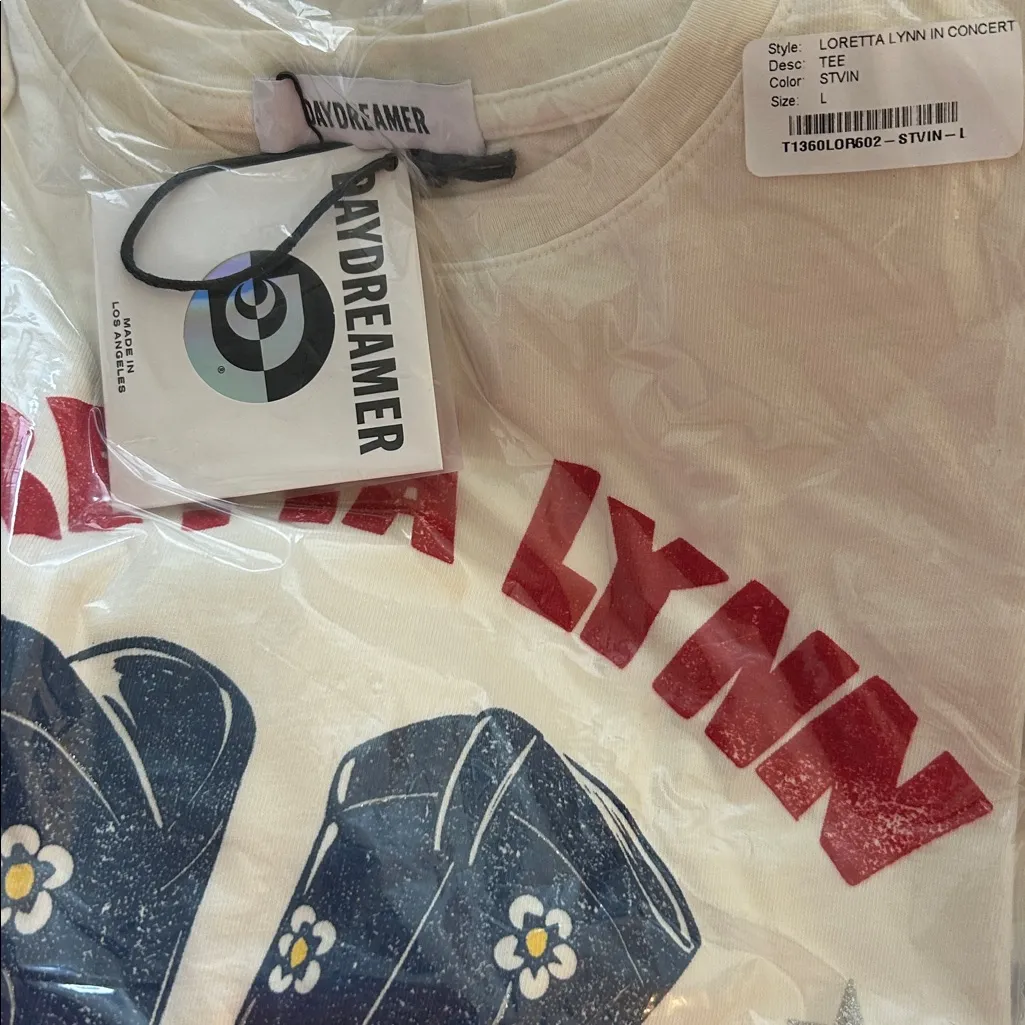 NWT daydreamer Loretta Lynn Portland concert T boots & sparkling stars! Sz L - Image 2