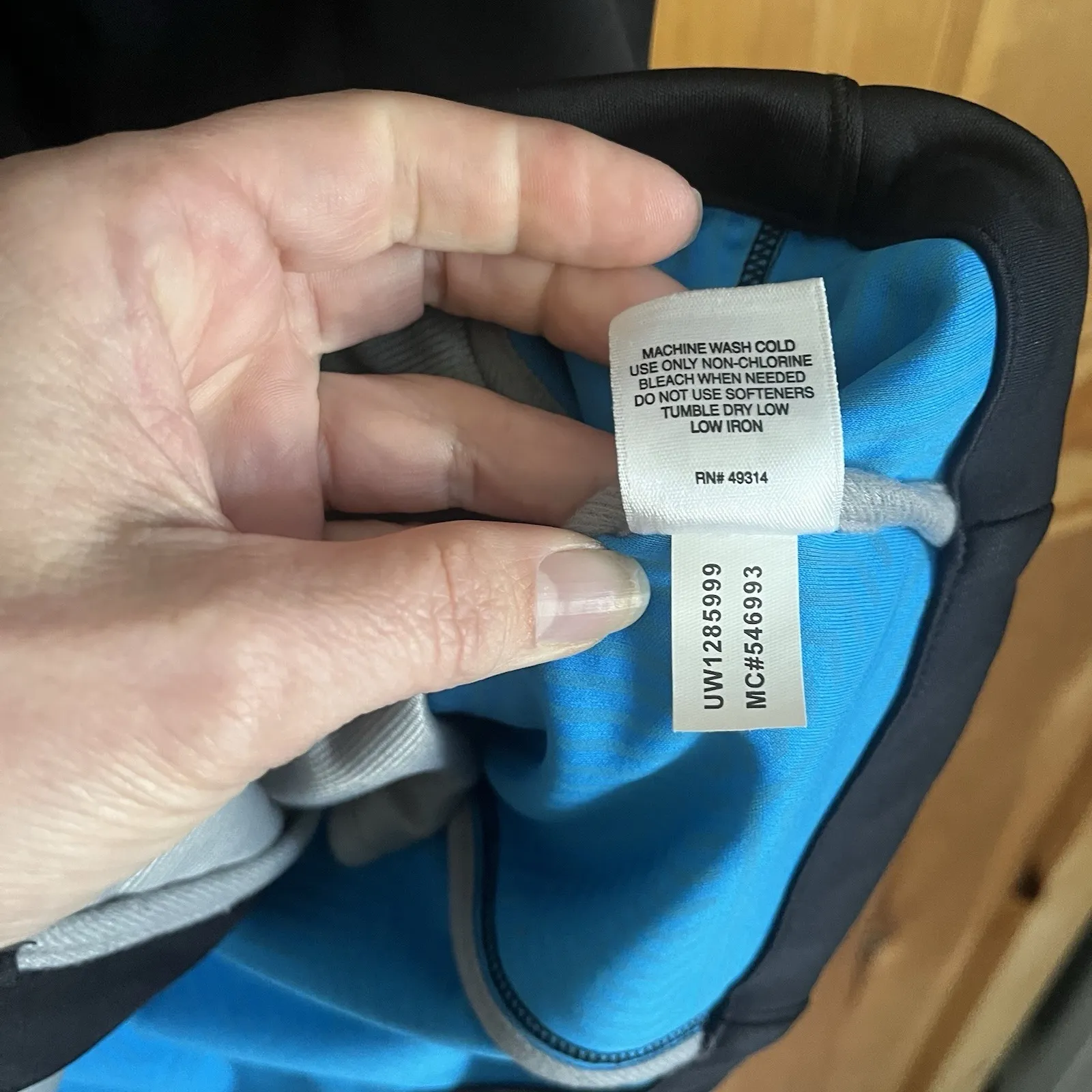 Under Armour Woman's Large‎ Black Blue Athletic Vest Full Zip - Image 6