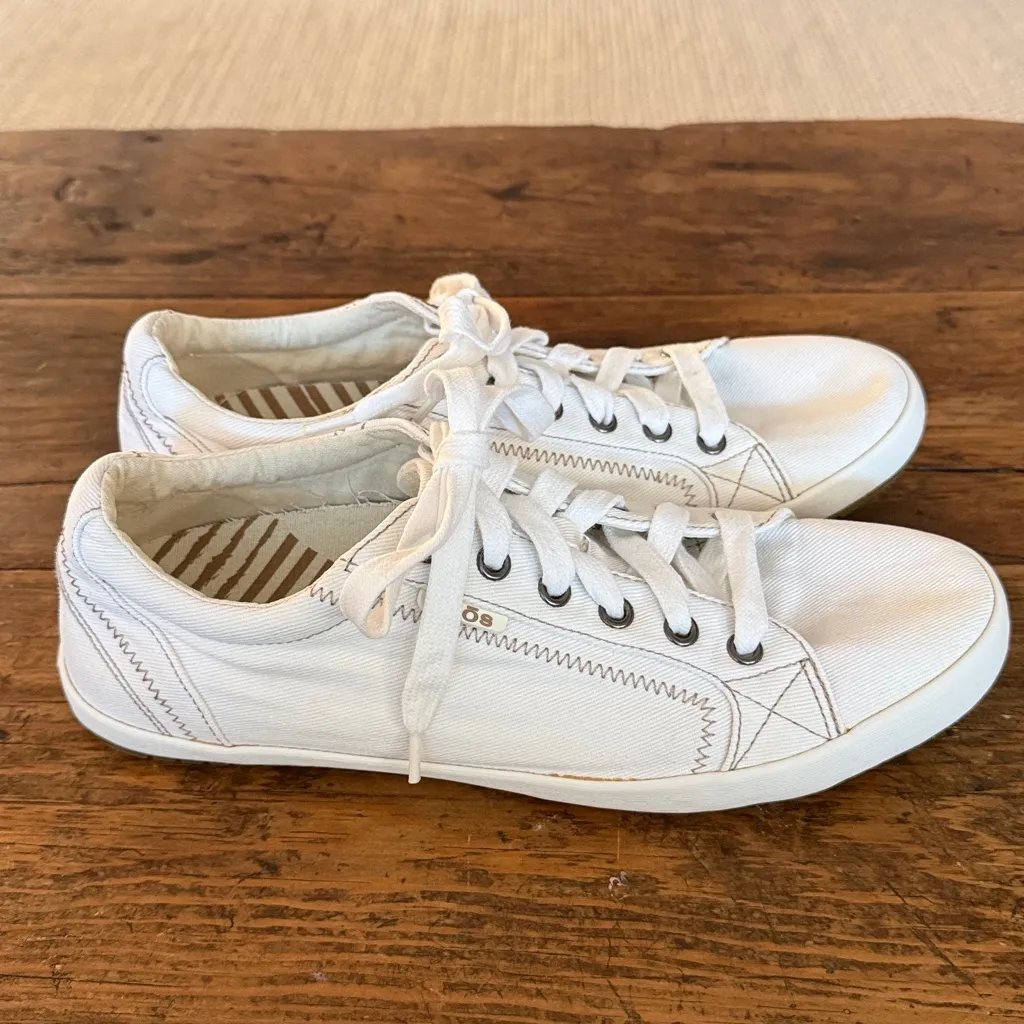 Taos White Star Canvas Sneakers Size 10 - Image 4