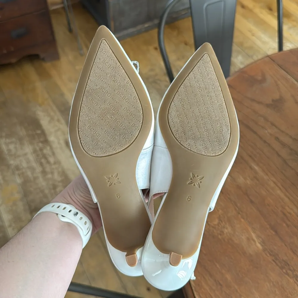 BCBGeneration Women's Donna-3 Pump in Porcelain 6 - Image 5