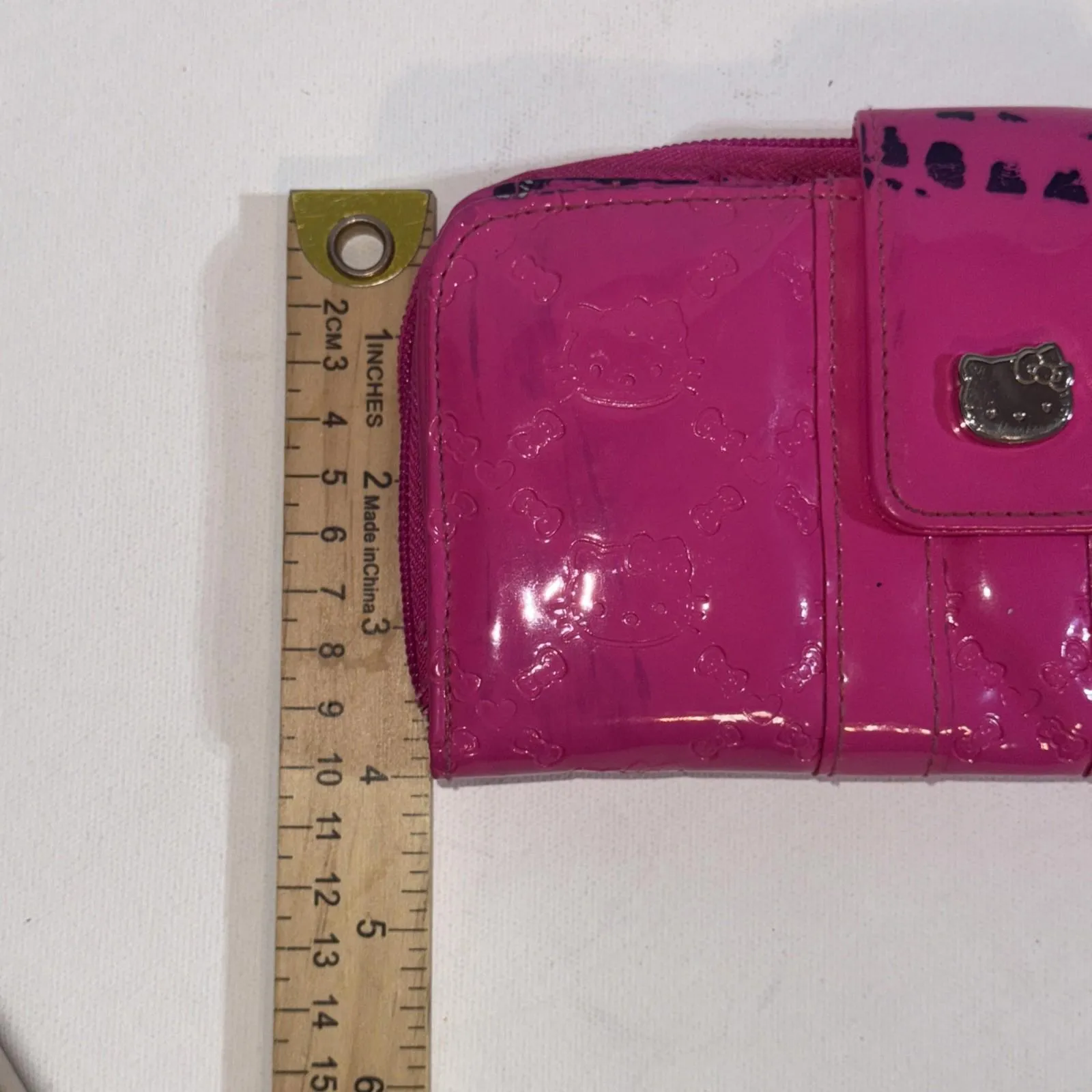 Hello Kitty Vintage Y2K 2009 Loungefly Wallet Pink Patent Leather Collectible - Image 8