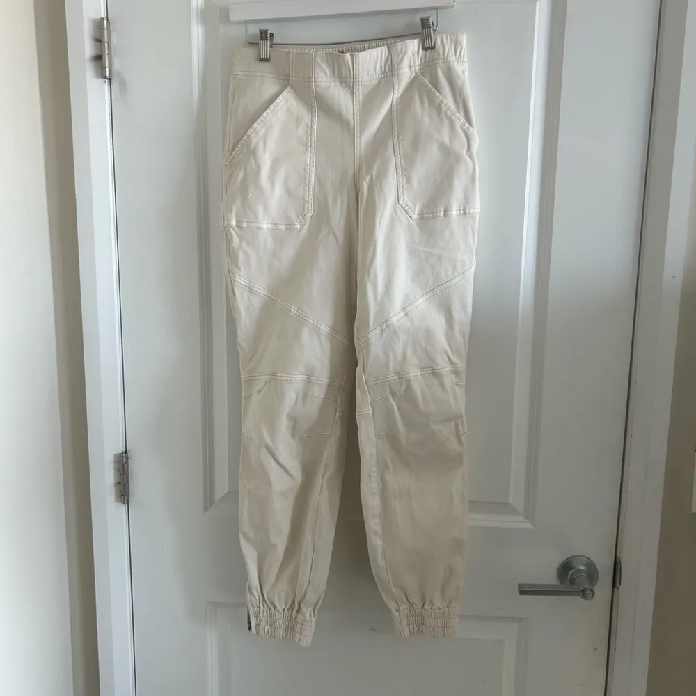 Spanx Stretch Twill Cargo Jogger Parchment Cream Ivory - Image 5