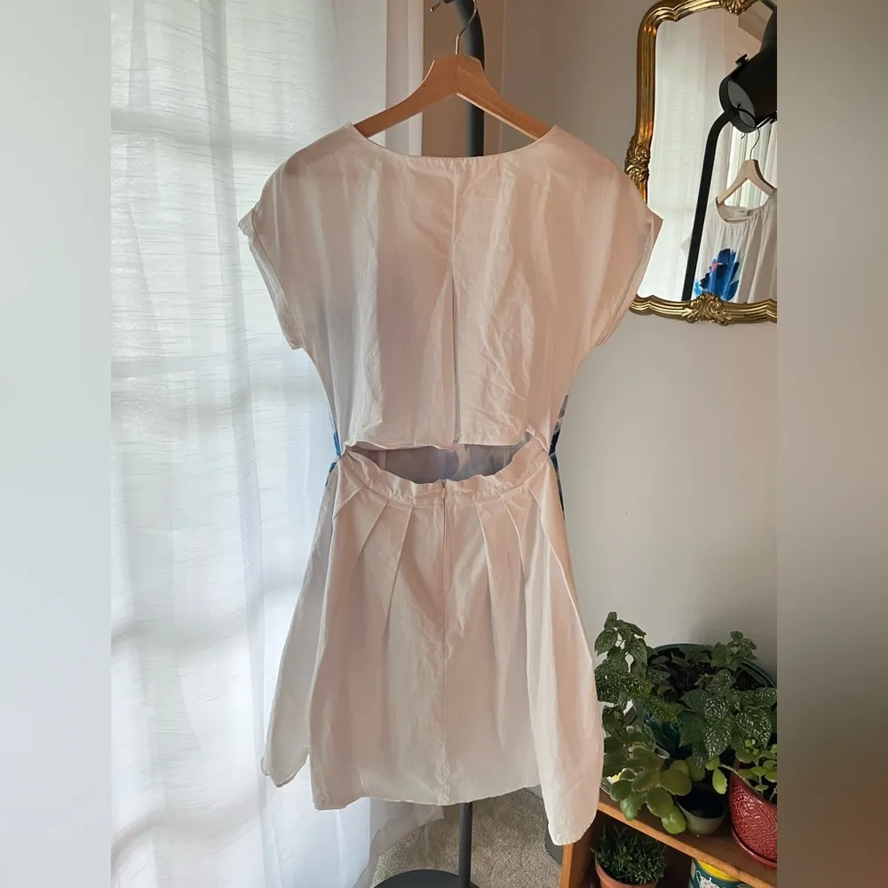 NWT  Open-Backed Dress - White with Blue and Red Watercolor Flowers - Image 9