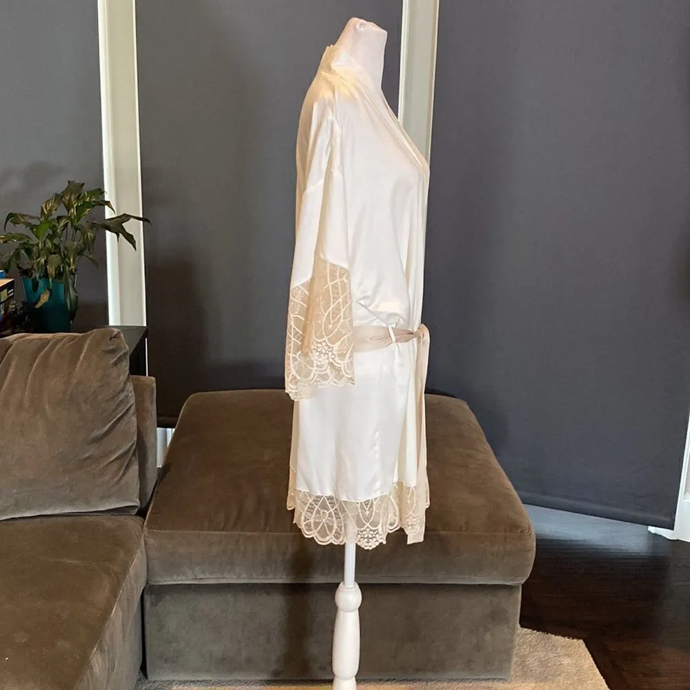 Women’s Flora Nikrooz Ivory Robe Size L NWT *READ - Image 4