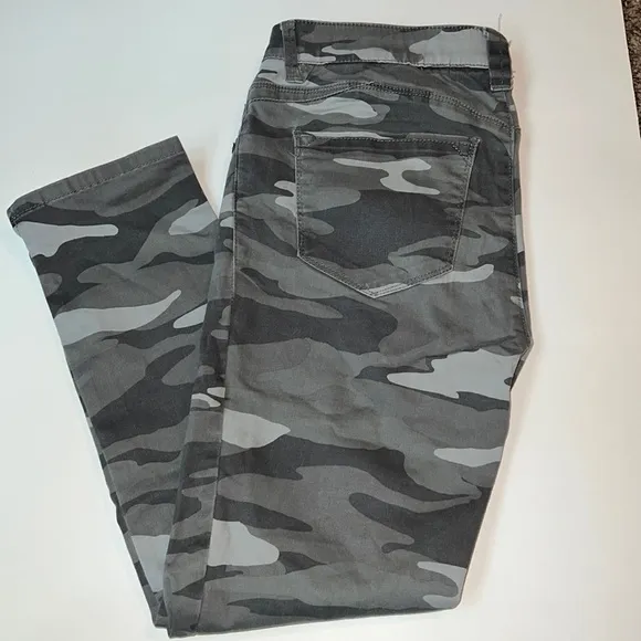 Wit & Wisdom Ab Solution Camo High Waist Ankle Skinny Pants Size 4P - Image 2