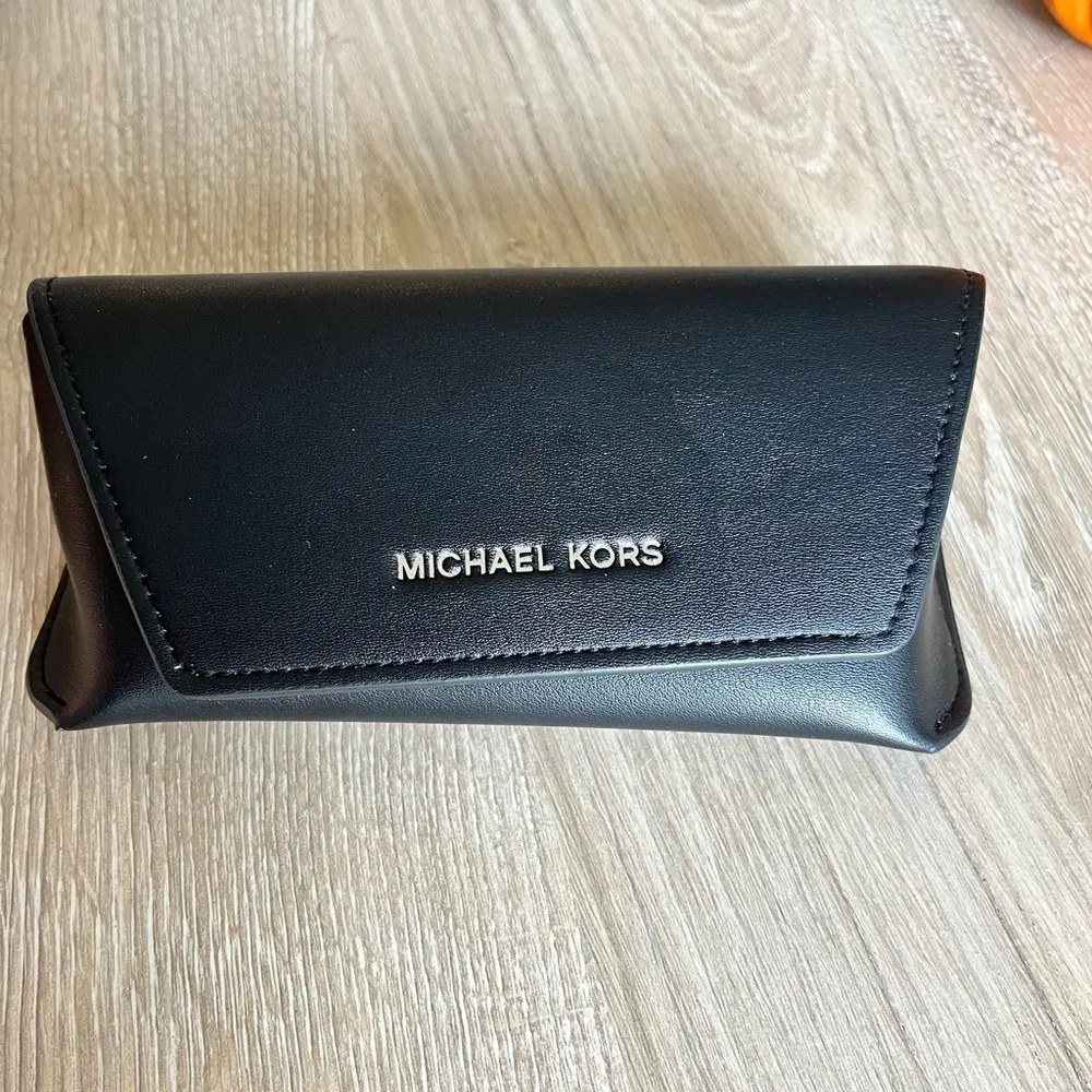 NWT Michael Kors Matterhorn Sunglasses - Image 9