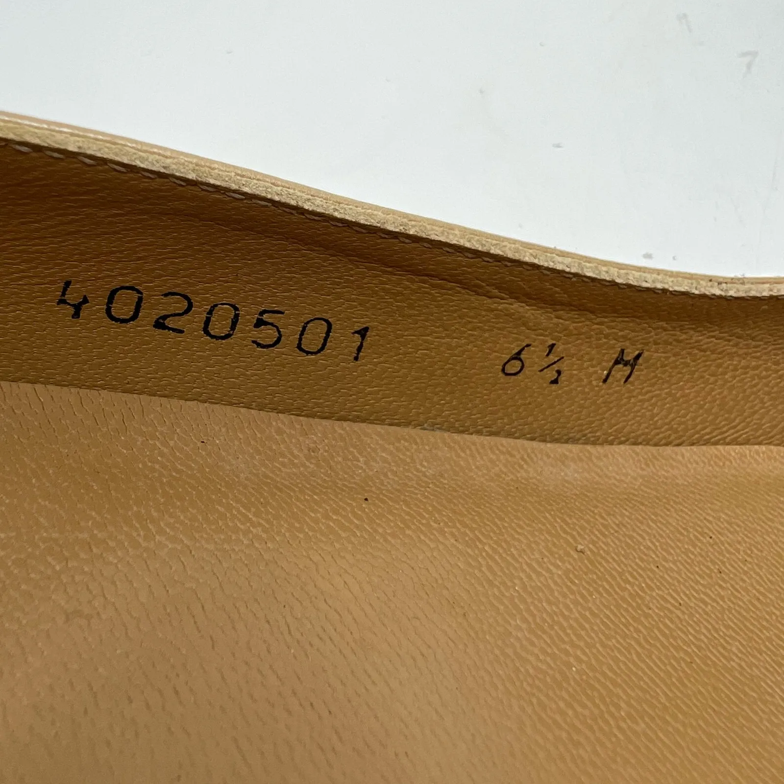 Stuart Weitzman  Patent Leather Tassel Kitten Heel 6.5 US - Image 9