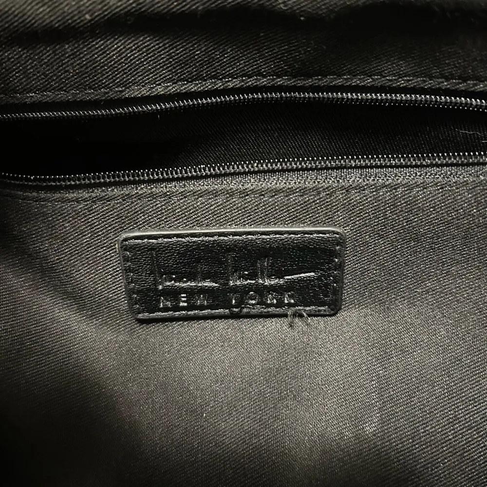 Nicole Miller  Black Leather Handbag-great shape-large - Image 6