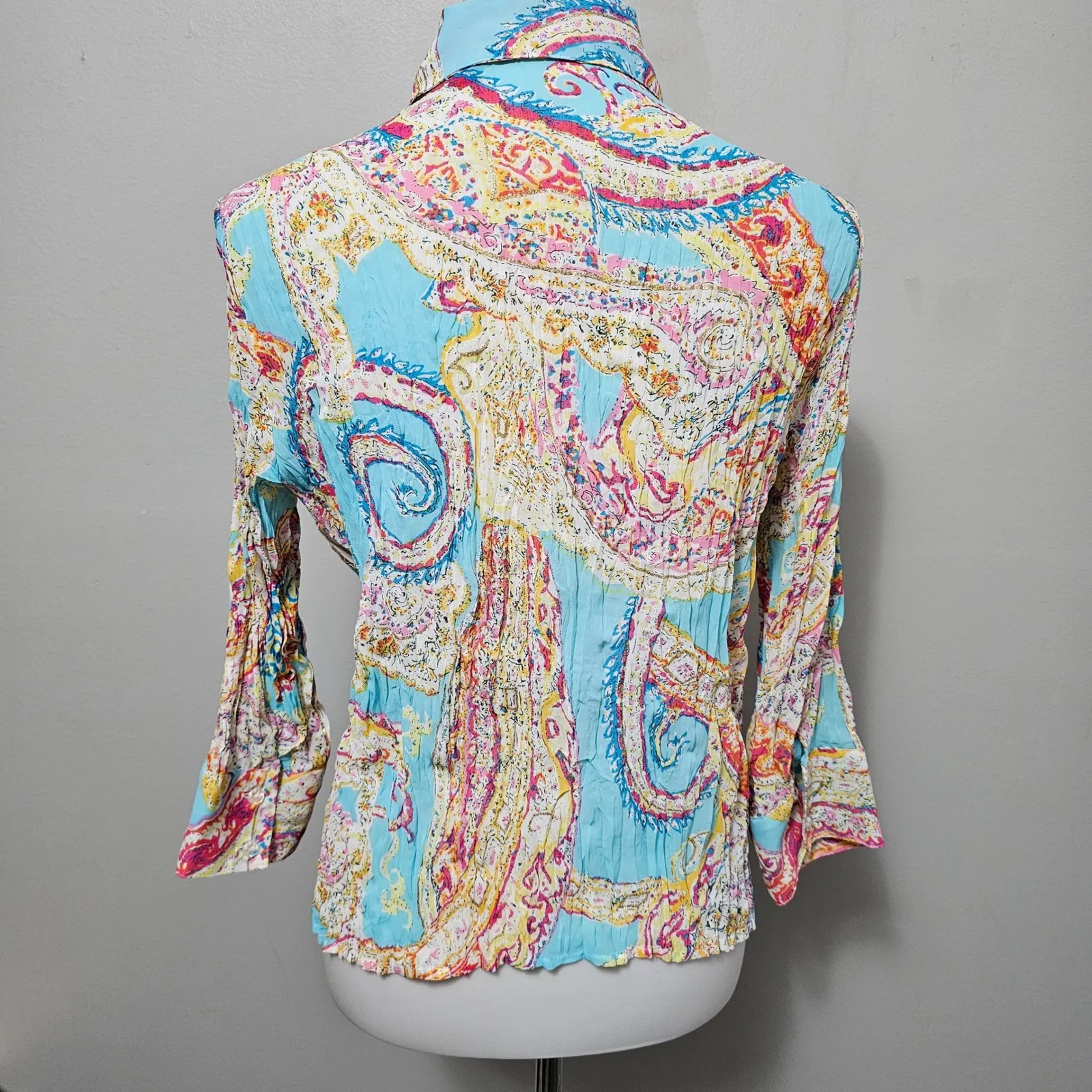Essentials by Milano Blue Paisley Print Crinkle Button Up Shirt Size M Artisan Size M - Image 5