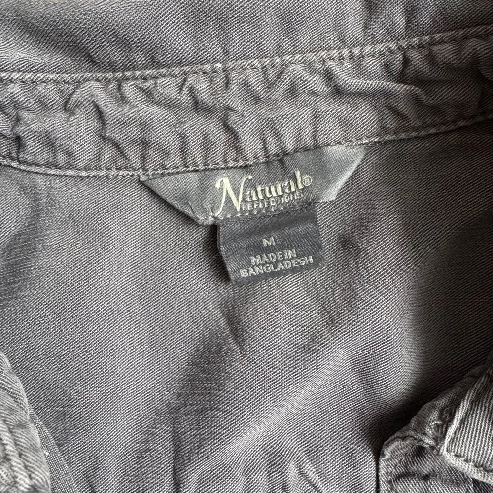 Natural Reflections Grey Button Down Long Sleeve Shirt Front Pockets size medium - Image 4