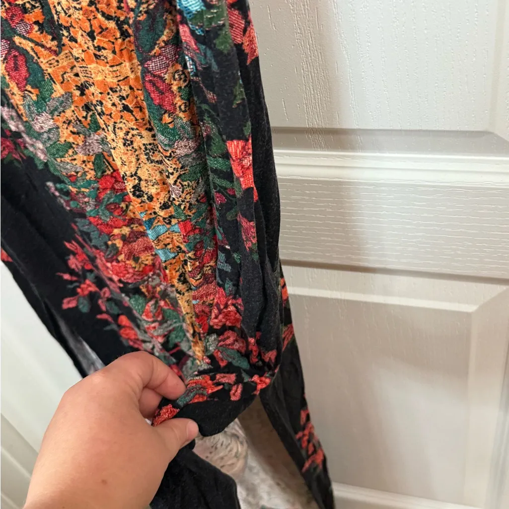 Bebe Black Maxi Dress with Vibrant Floral Design - Image 4