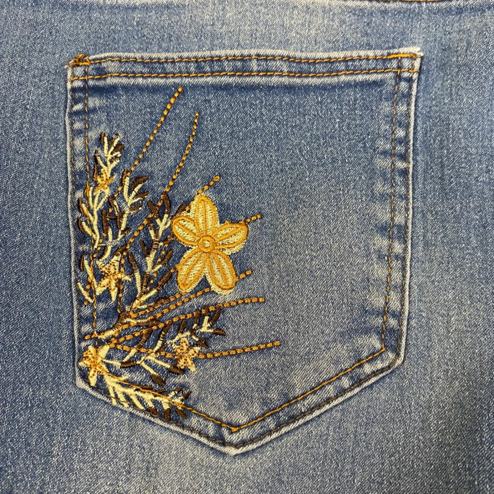 Women's Blue Denim Jeans Embellished Pockets Bootcut Medium Wash Sz XL +FLAW GUC - Image 6