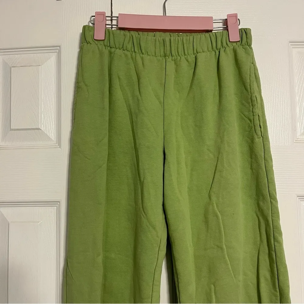 Brandy Melville Green Rosa Sweatpants - Image 4