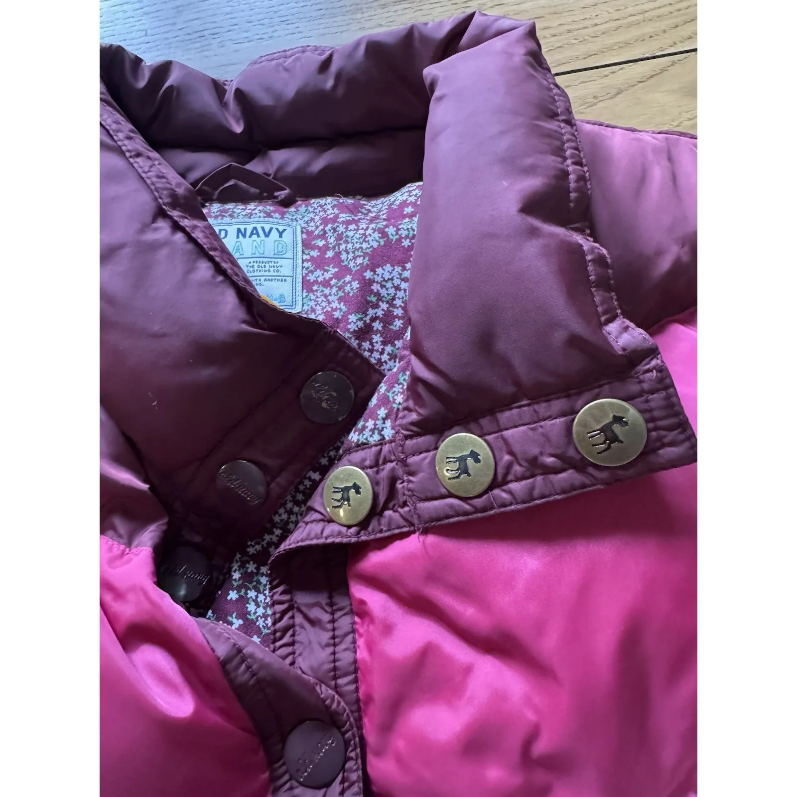 Old Navy Women Puffer Vest Size XL Northeast Vermont Snap Buttons Zip Pockets - Image 9