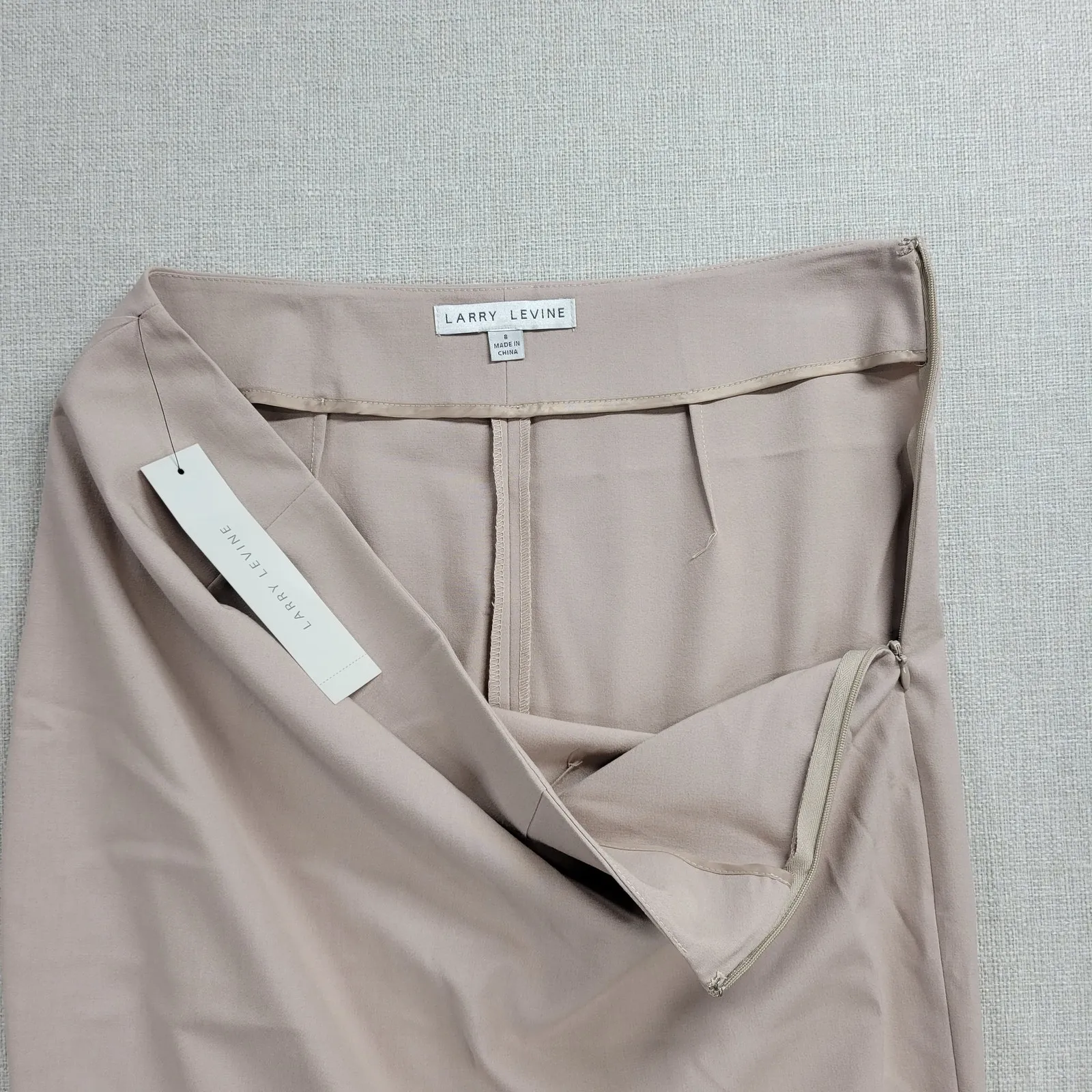 Larry Levine Womens Skirt Size 8 Cream Taupe Back Slit Side Zip Knee Length NEW - Image 3