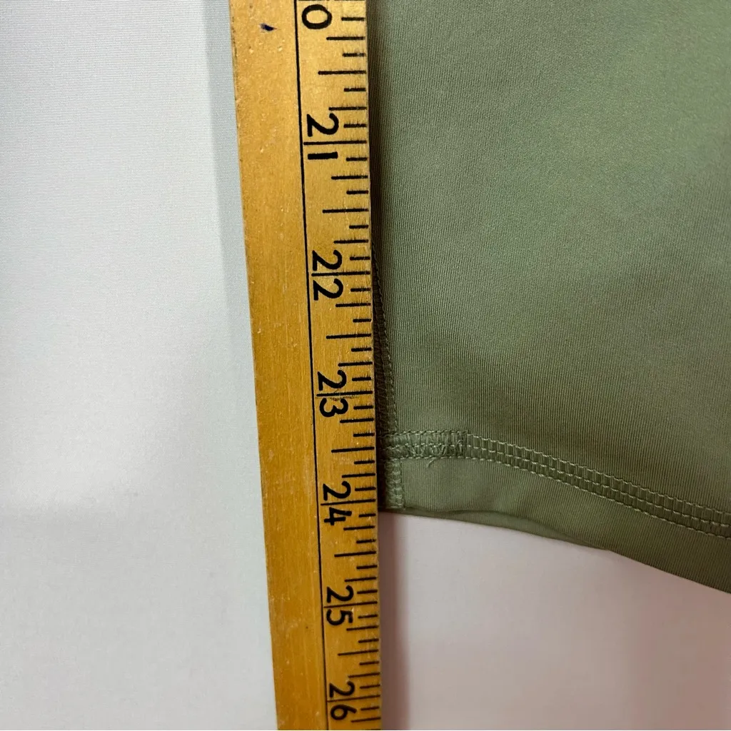 All in Motion Women’s Athletic Leggings Pockets Pale Green Size Medium EUC - Image 8