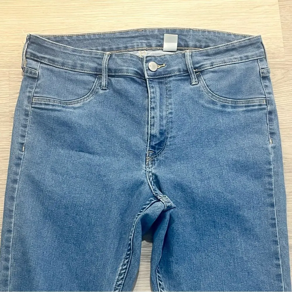 H&M Light Blue Skinny Ankle Jeans Size 33 - Image 3