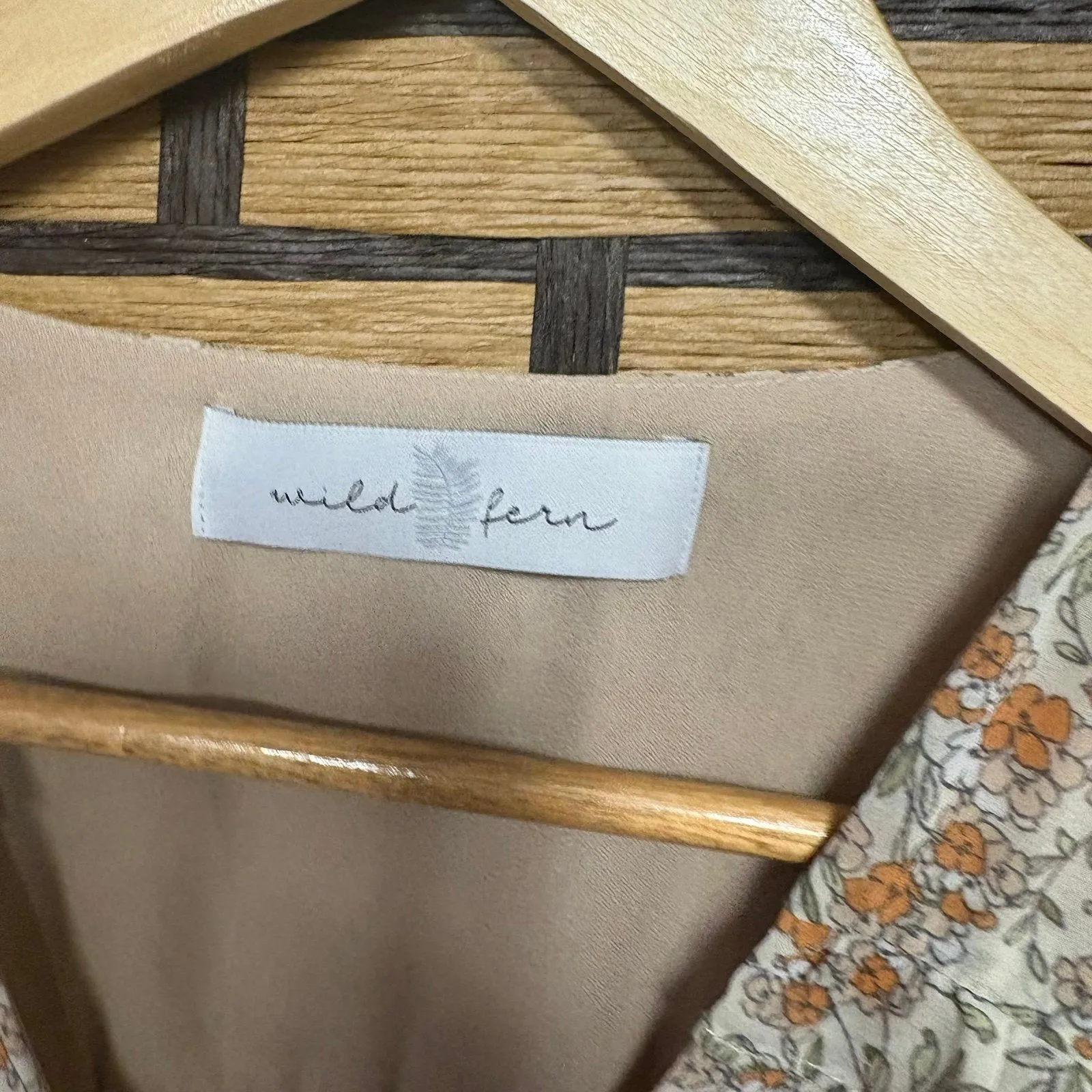 Wild Fern Pale‎ Pink Floral Ruched Dress Size Large - Image 9