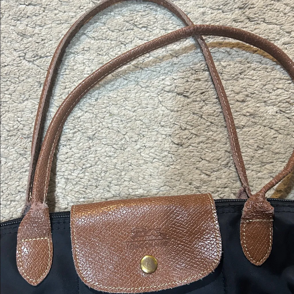 Longchamp bag - bag in great condition handles are awful but hate to just throw - Image 5