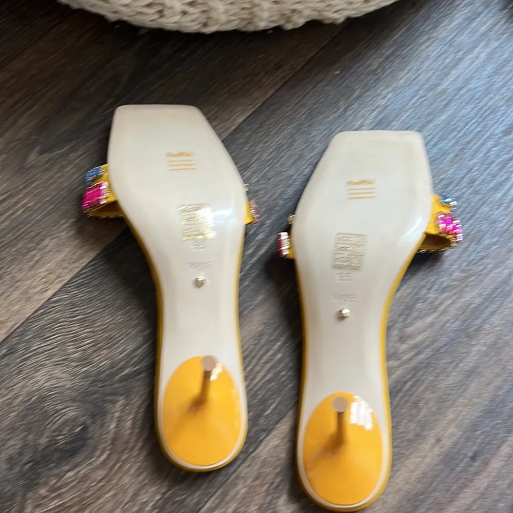 Lavan Mule in Mustard - Image 5