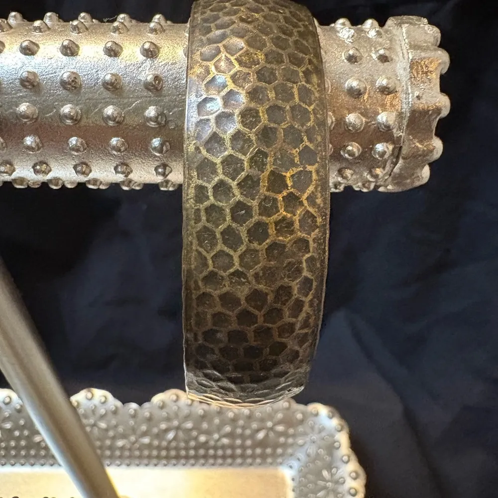 Elegant Gold Bracelet with Intricate Textures - Image 6