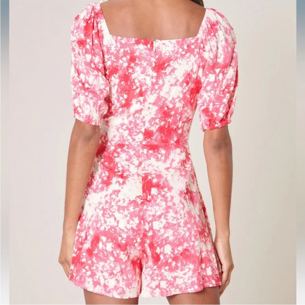 NWT Sugar + Lips Coral Crush Everheart Shorts Romper Ivory Coral Size Small - Image 3