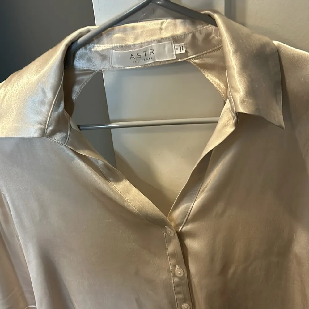 ASTR  label beautiful low back silk shirt - Image 3