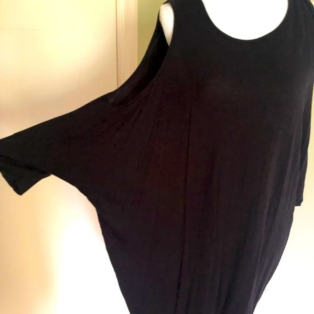 Cold shoulder black tunic Size L - Image 22