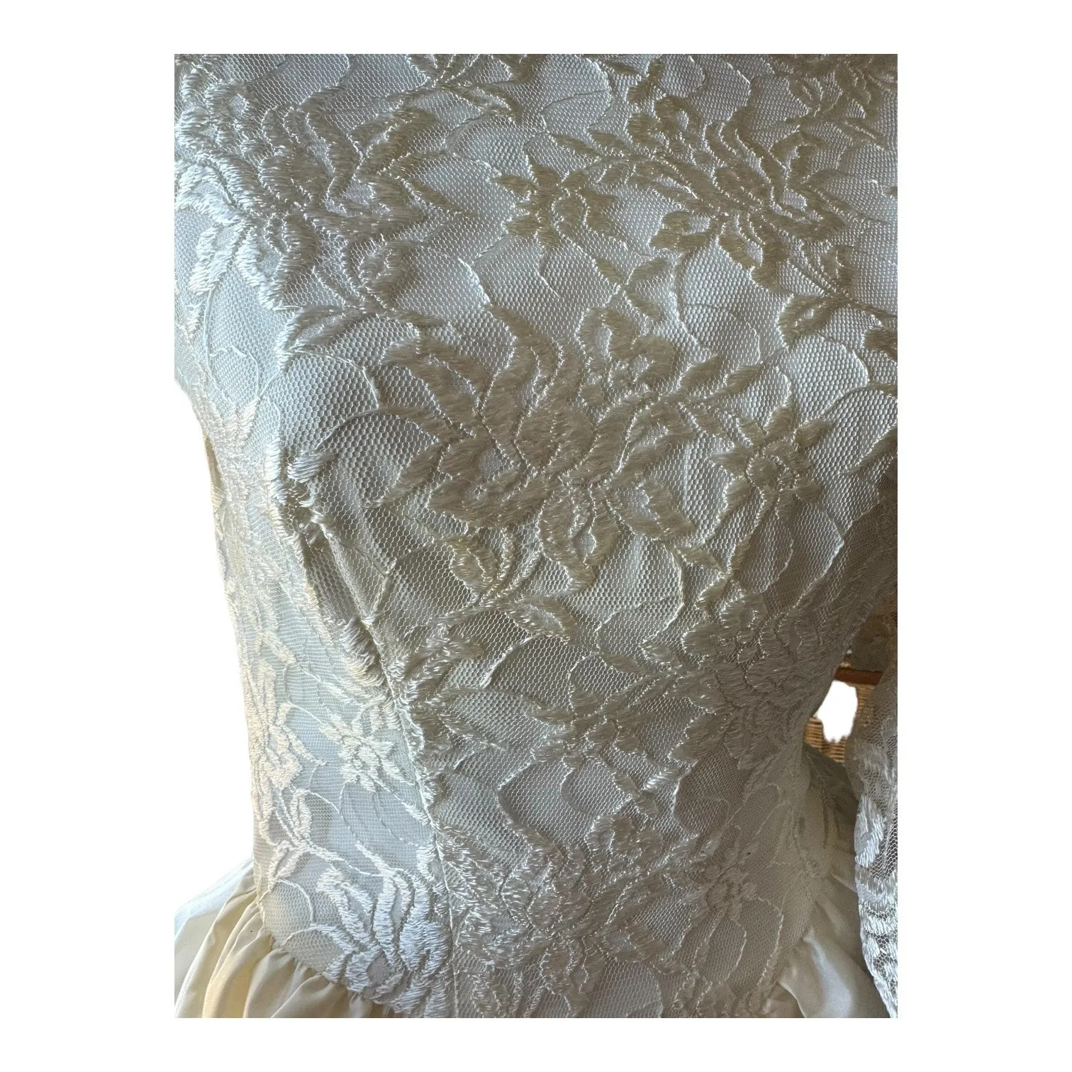 80s Lace Wedding Gown w/ Satin Peplum, Low Back & Train ILGWU USA Medium - Image 12