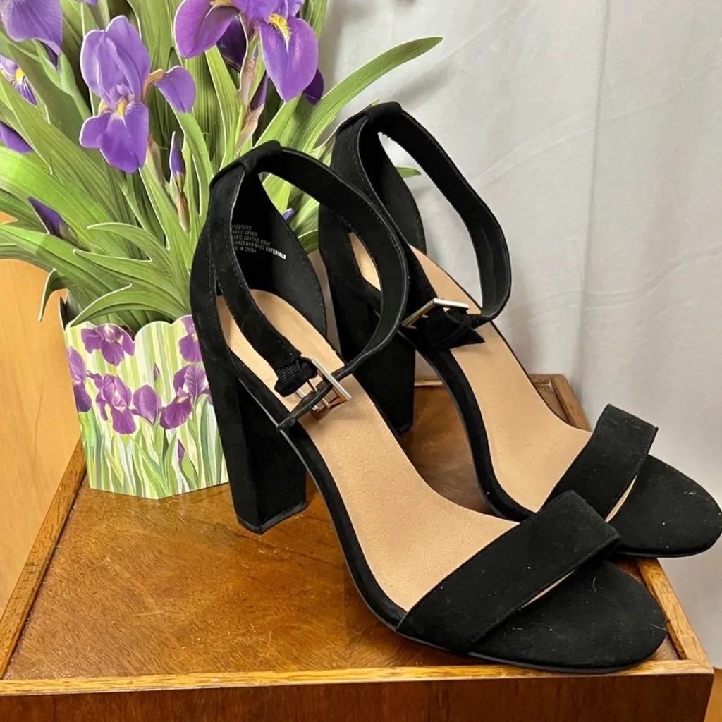 Torrid Elegant Two Strap Tapered Heel Sandal Size 10(WW) - Image 2