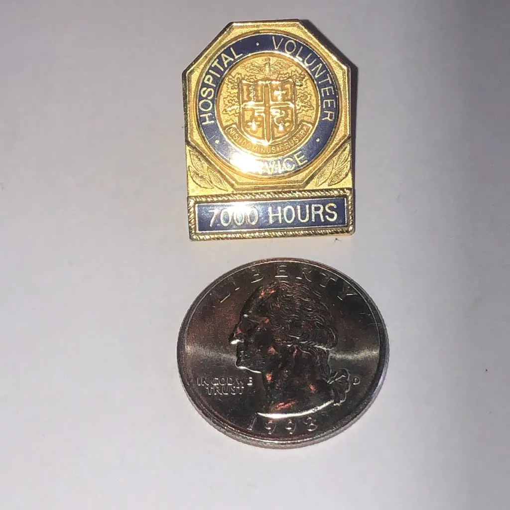 Gold Tone and Blue Hospital Volunteer Service 7000 Hours Vintage Pin - Image 3
