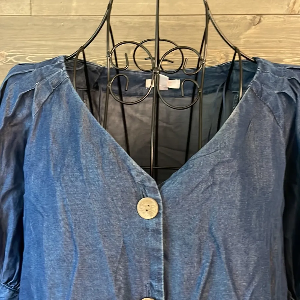 LC Lauren Conrad size small V-neck denim blouse - Image 4