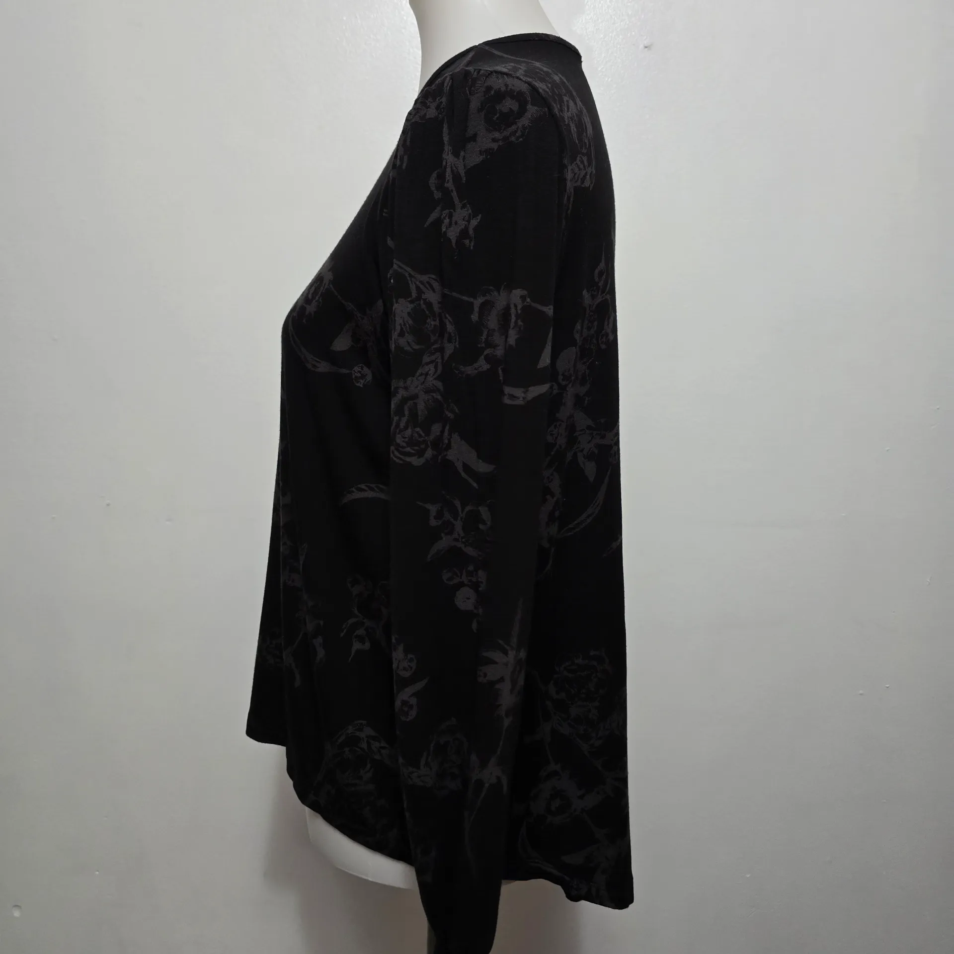 Obey No 89 Black & Gray Floral Keyhole Knit Long Sleeve Top Size XS - Image 3