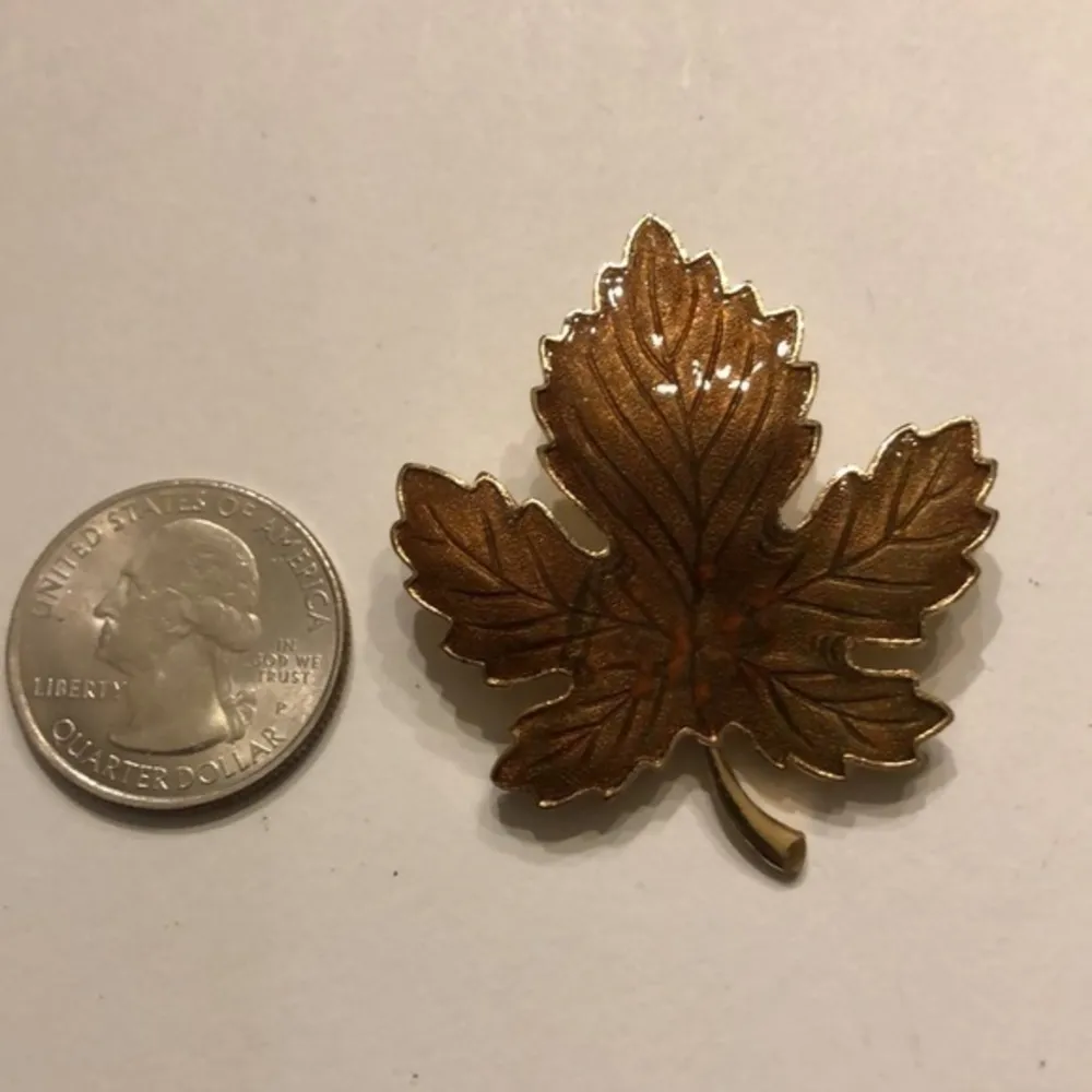 Vintage Gold Tone Metallic Brown Enamel Shimmer Leaf Brooch Shoulder Pin - Image 3