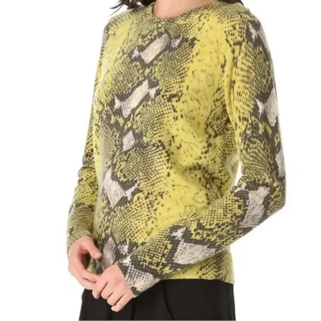 EQUIPMENT Femme Sloane Python Print Neon Yellow Gray Cashmere Sweater Size XS - Image 7