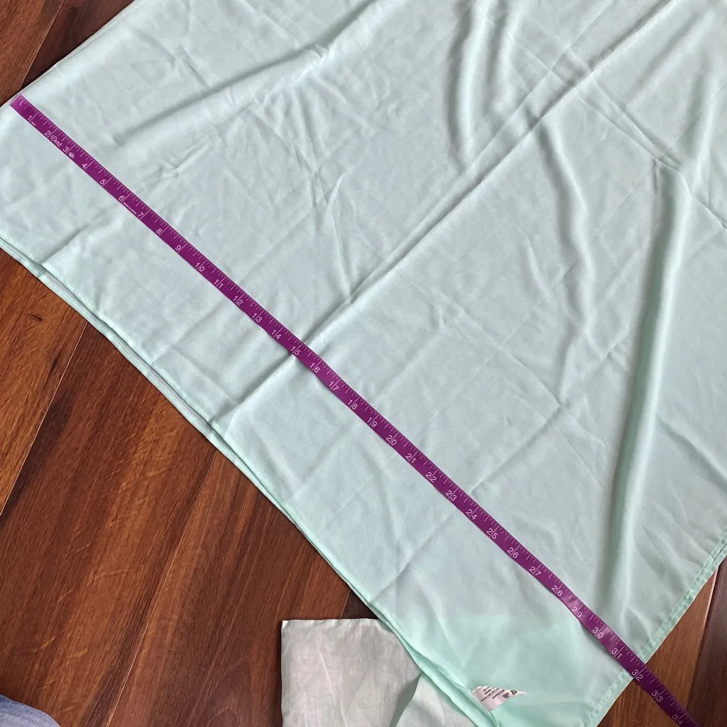 4/$20 41”x64” The Body Shop Sheer Sarong with Pouch Mint Green Size undefined - Image 7