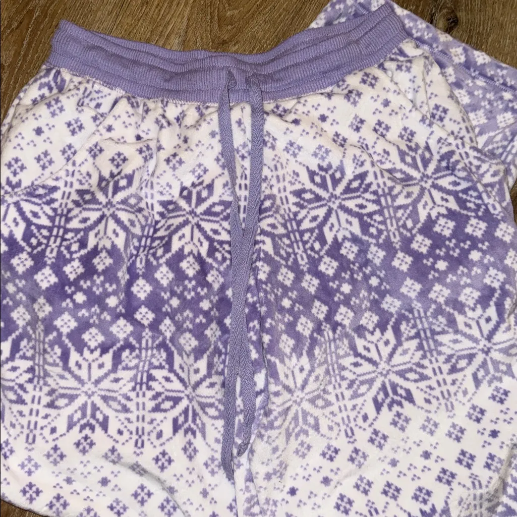 Croft & Barrow Lavender and White Pajama Set - Image 2
