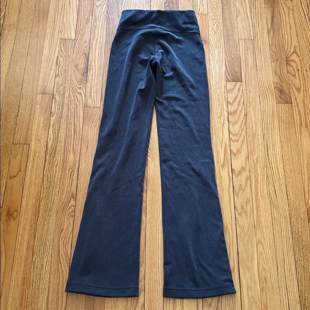 Lululemon Brushed Softstreme Ribbed Zip Flared Pant 32.5"‎ Grey size 2 - Image 2